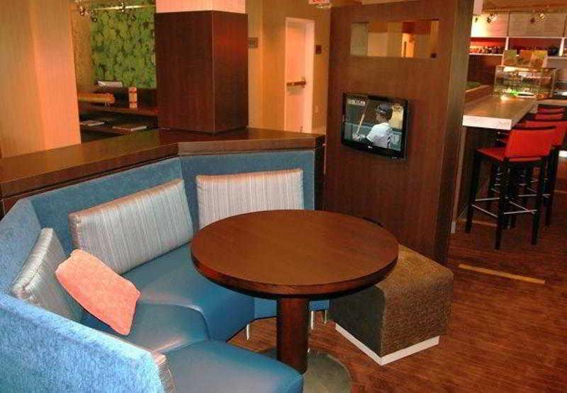 Courtyard By Marriott Traverse City Exteriör bild