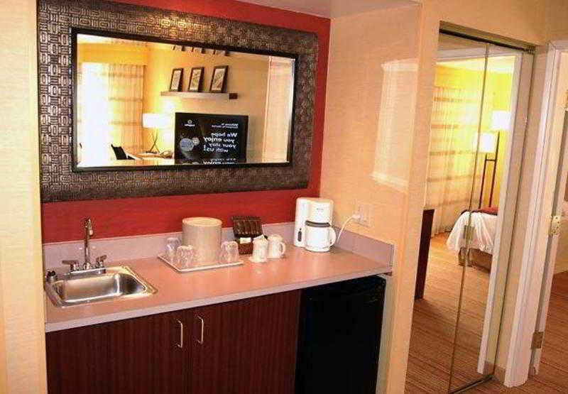 Courtyard By Marriott Traverse City Exteriör bild