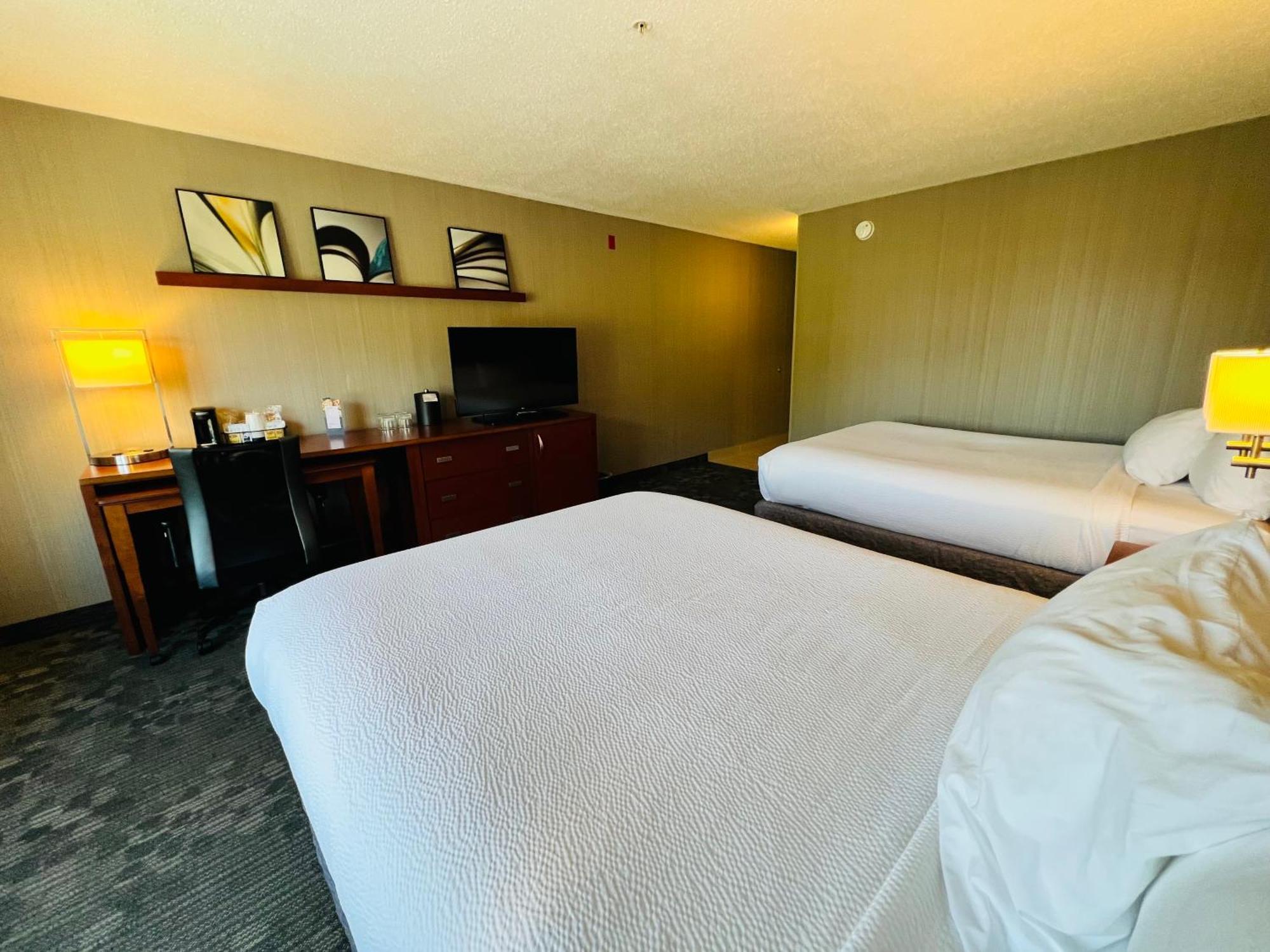 Courtyard By Marriott Traverse City Exteriör bild