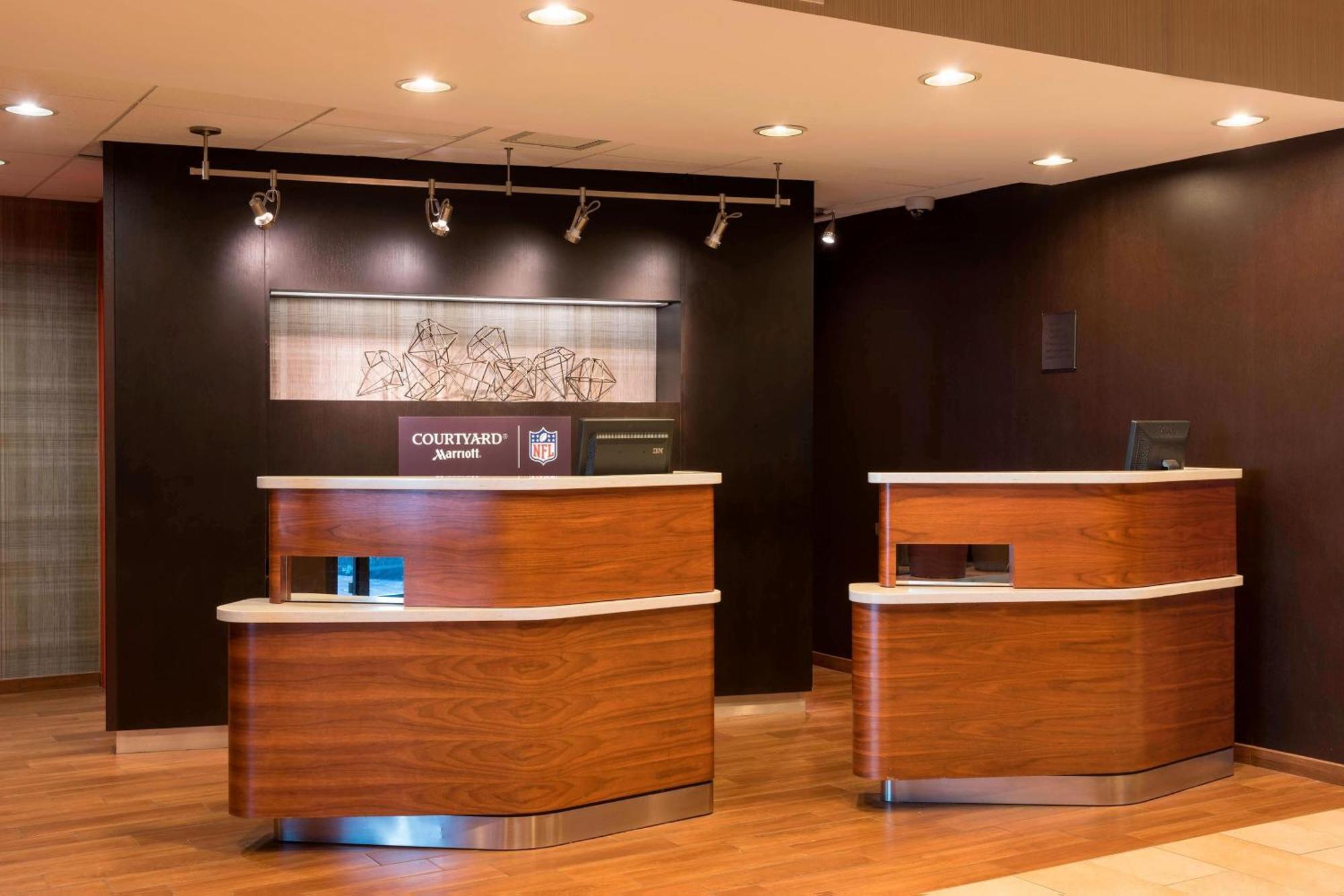 Courtyard By Marriott Traverse City Exteriör bild