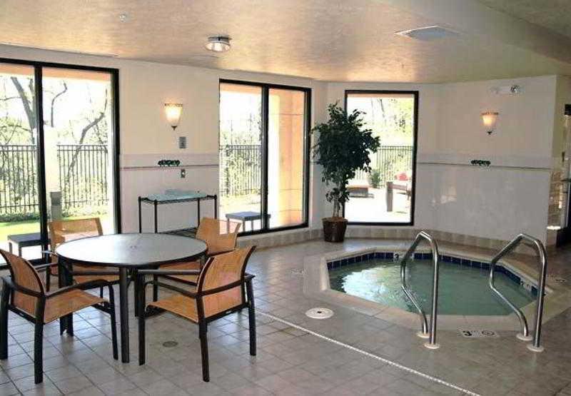 Courtyard By Marriott Traverse City Bekvämligheter bild