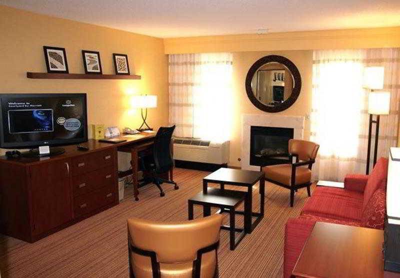 Courtyard By Marriott Traverse City Rum bild